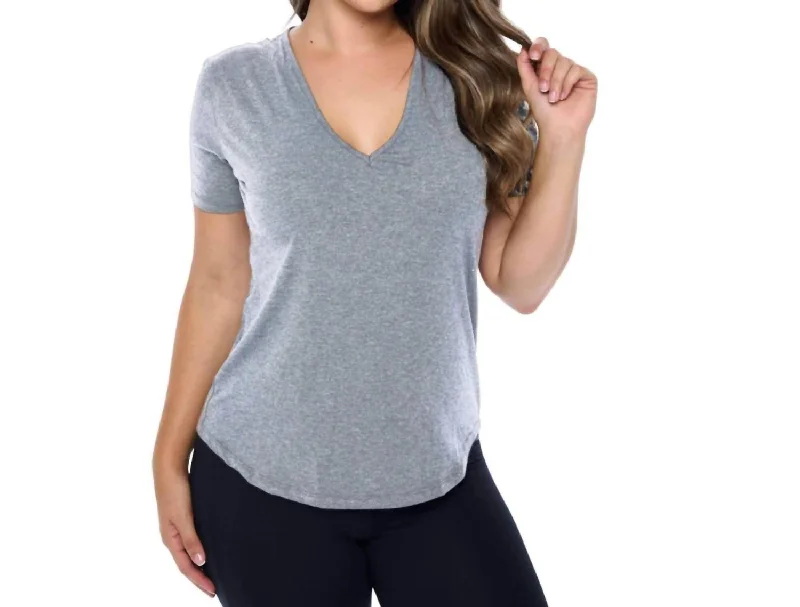 Women's Activewear Outfit V-Neck T Shirt In Grey