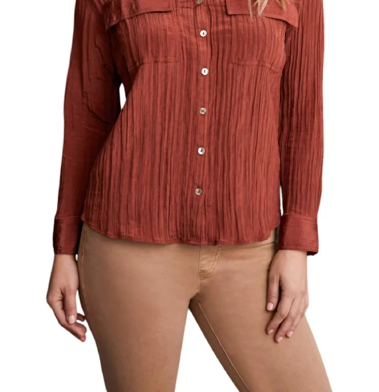 Timeless Women's Outfit Crinkle Button Blouse In Mahogany